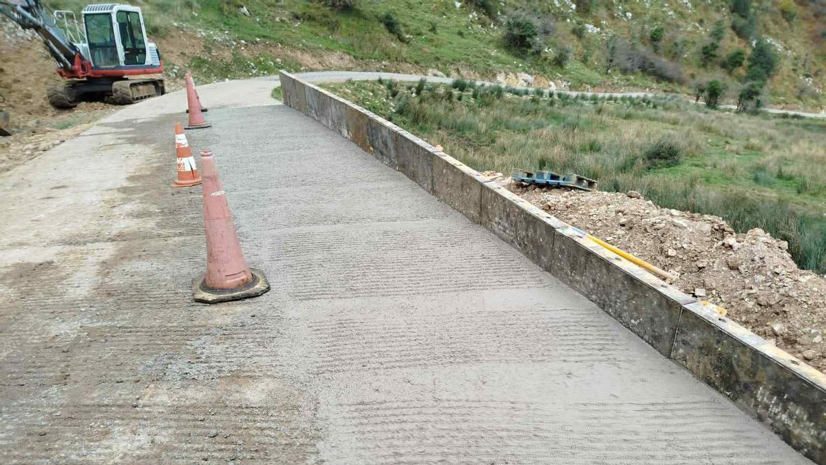 OBRAS CANGAS DE ONÍS | Cangas de Onís adjudica la obra de mejora de la pista de La Flecha en más de 35.000 euros