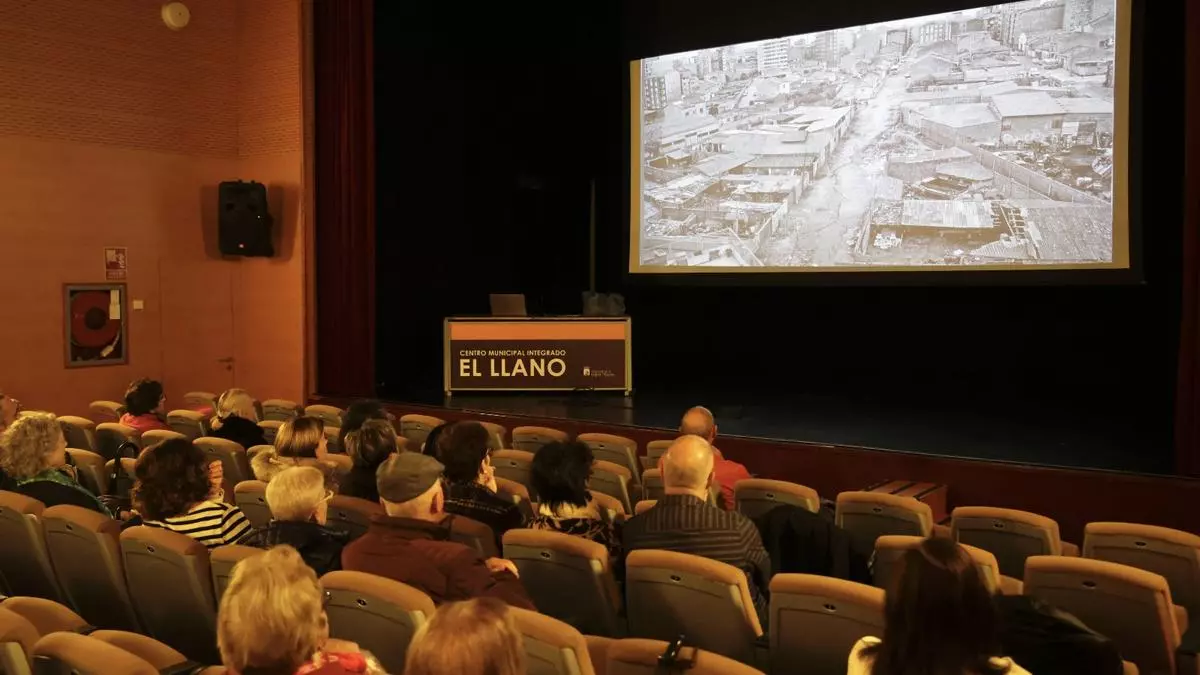 VIDEO: El Llano recuerda su pasado con tres relatos audiovisuales que reconstruyen la memoria del barrio