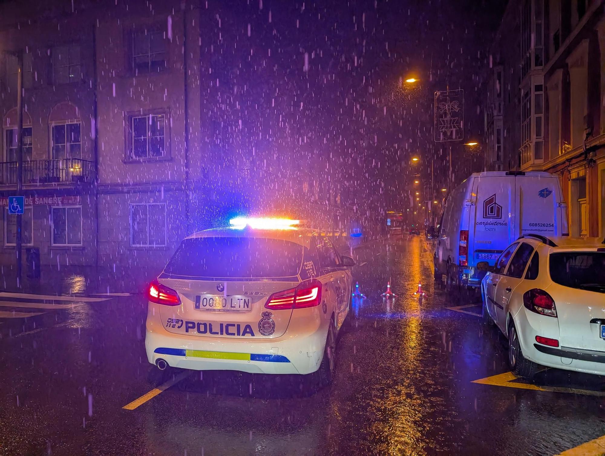 En imágenes: Locales inundados, contenedores flotantes y calles cerradas por las intensas lluvias en Avilés