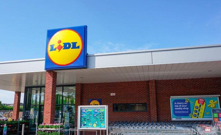 Aterriza en Lidl por tiempo limitado el aspirador low cost para ropa que evita lavados innecesarios y esperar a que seque tu ropa favorita
