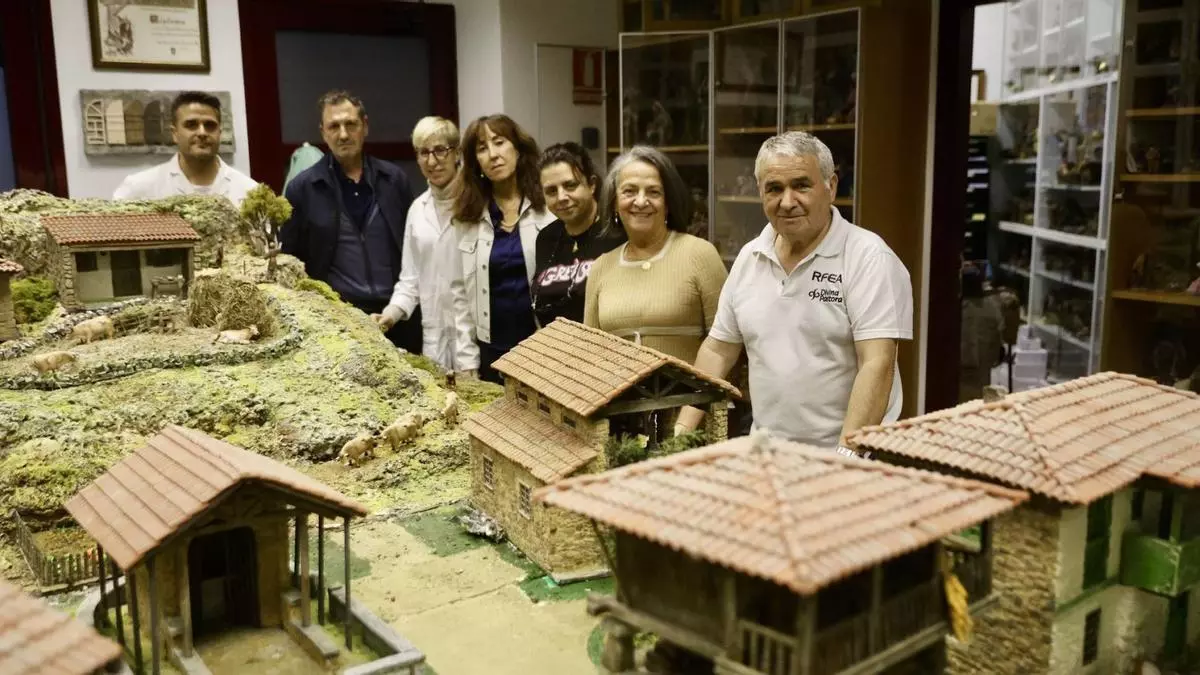 La estrella de Belén apunta al mar: el belén de Gijón afina el nacimiento de Las Carolinas, junto a otros cuatro belenes (Vídeo)