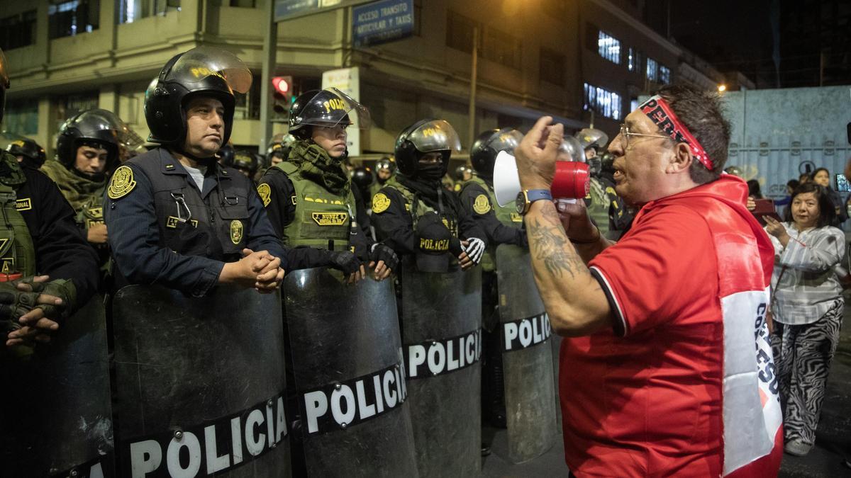 Perú declara el estado de emergencia por la migración y refuerza el control policial en la frontera con Chile
