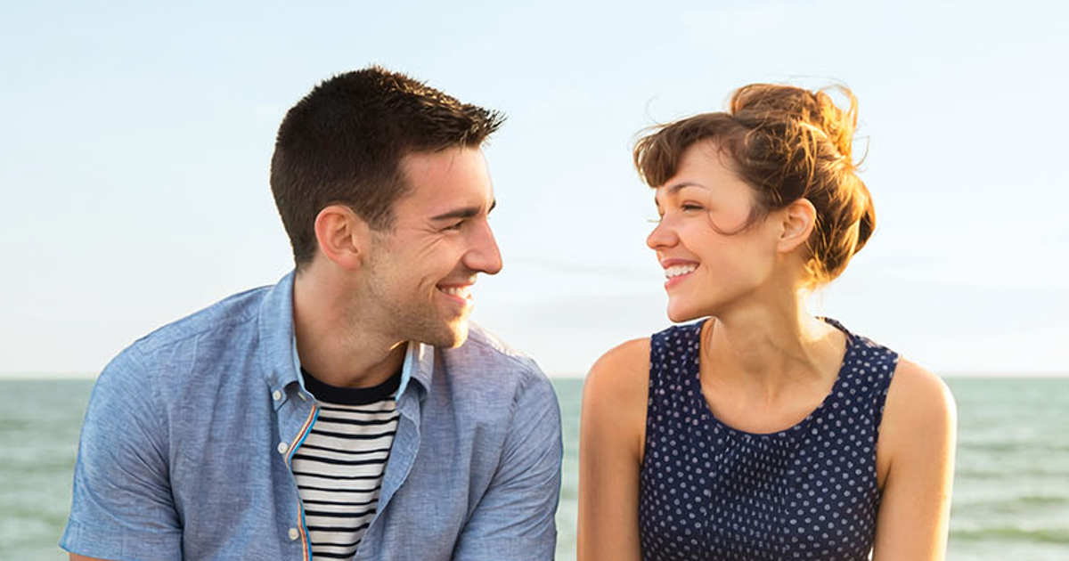 Relajar la cara o la tensión en los ojos son formas de conectar mejor con los demás porque tienen un efecto relajante en nosotros y en ellos