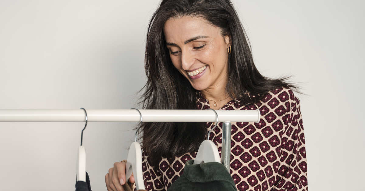 El batch dressing te permite vestirte toda la temporada con 20 prendas y 8 accesorios sin pensar por la mañana y viéndote diferente cada día