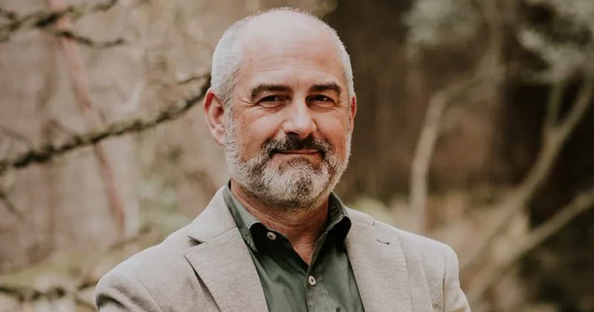 Me gustan mucho las resinas, supongo que por ese aroma balsámico que me recuerda a mi niñez, a los pinares del pueblo de mis padres, y me conecta con buenas sensaciones