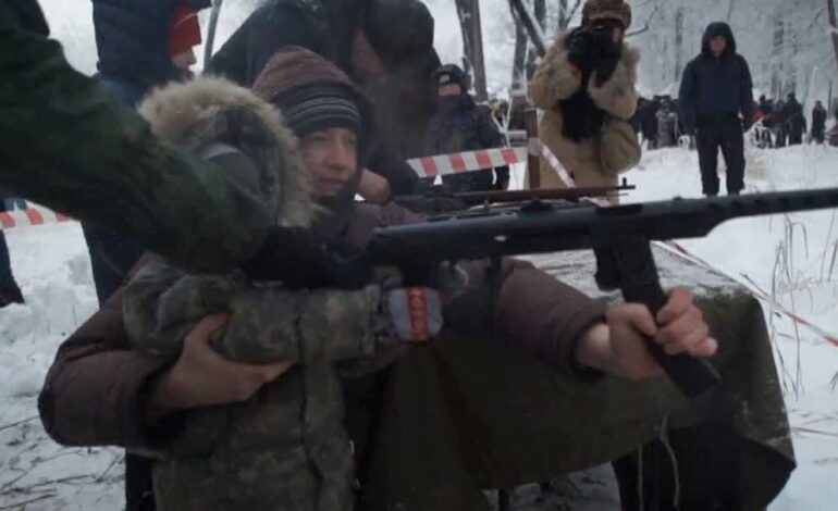 Rusia introduce manejo de armas y drones en institutos dentro de un programa estatal de formación militar para menores