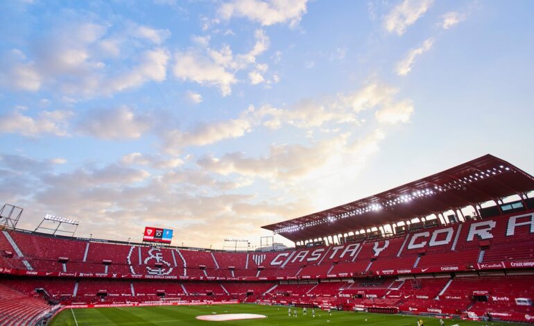 La Policia detiene a catorce personas en una reyerta entre ultras del Sevilla y del Betis cerca del Pizjuán