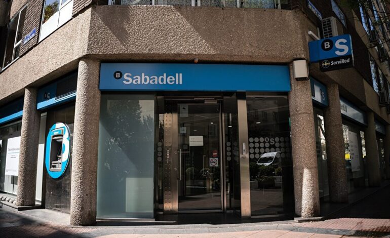 El mexicano David Martínez renuncia al consejo del Sabadell tras el fracaso de la OPA