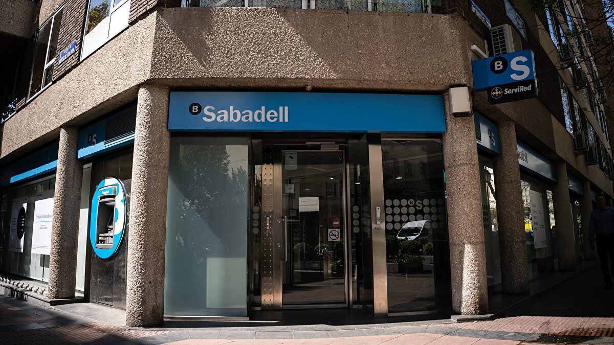 El mexicano David Martínez renuncia al consejo del Sabadell tras el fracaso de la OPA