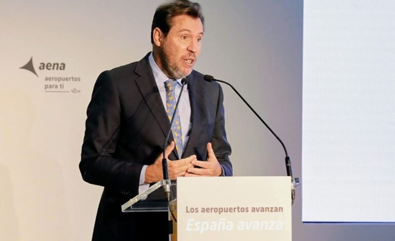 Las aerolíneas huyen a Marruecos tras el caos de Óscar Puente