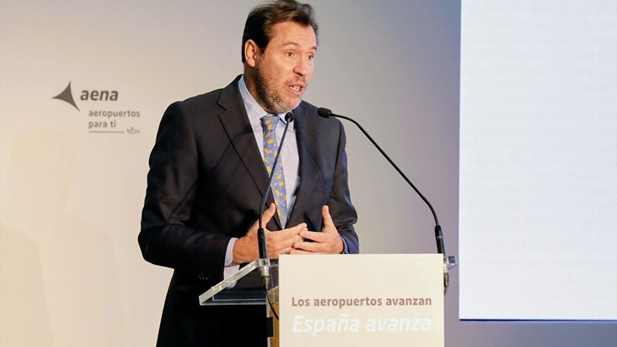 Las aerolíneas huyen a Marruecos tras el caos de Óscar Puente