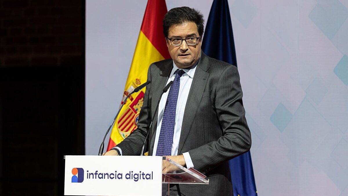 El Gobierno propone subir el sueldo a los funcionarios un 10% hasta 2028