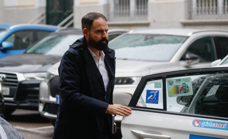 El exgerente del PSOE niega el uso de billetes de más de 50 euros aunque admite que no comprobaban todos los tickets de Koldo y Ábalos