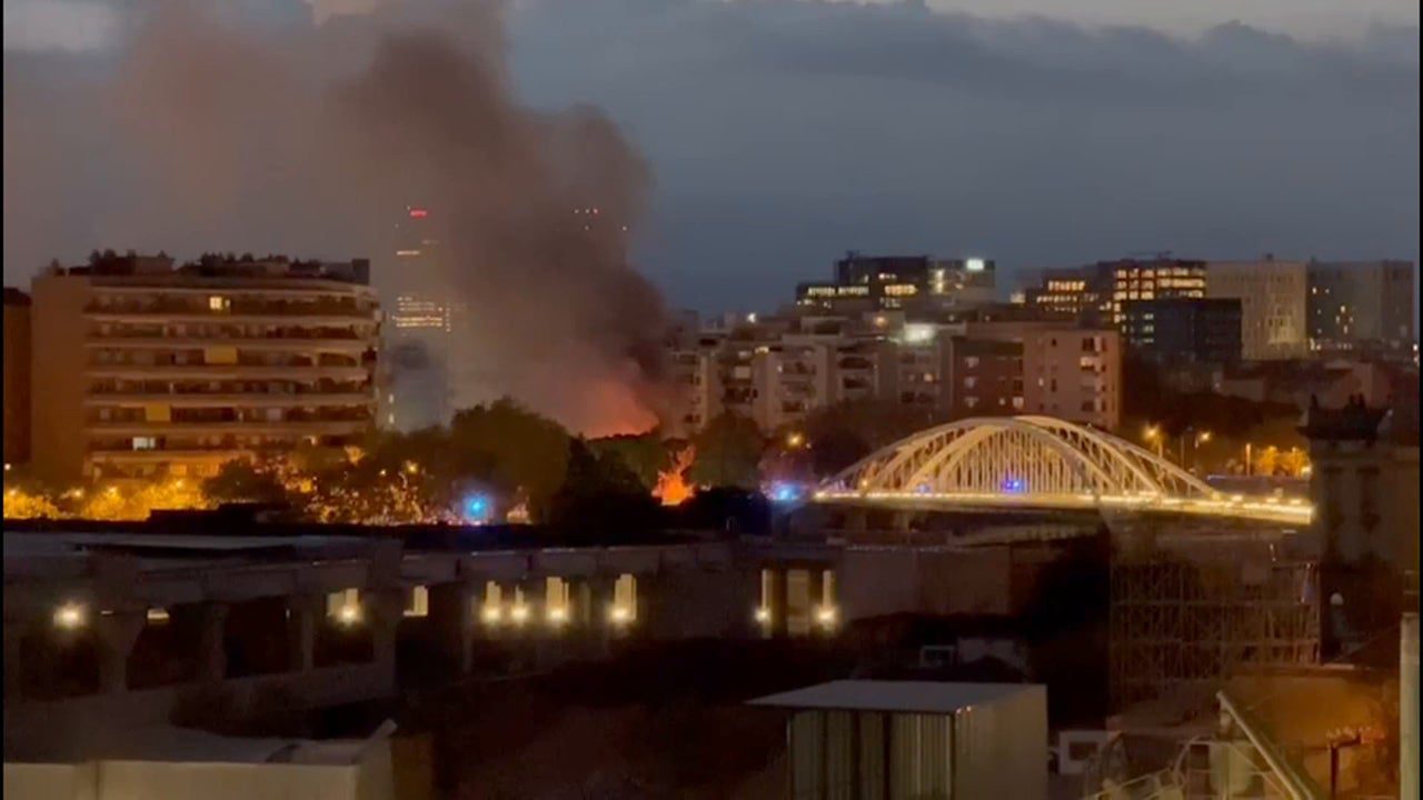 Varias explosiones en un asentamiento de barracas de Bac de Roda en Barcelona: hay dos heridos