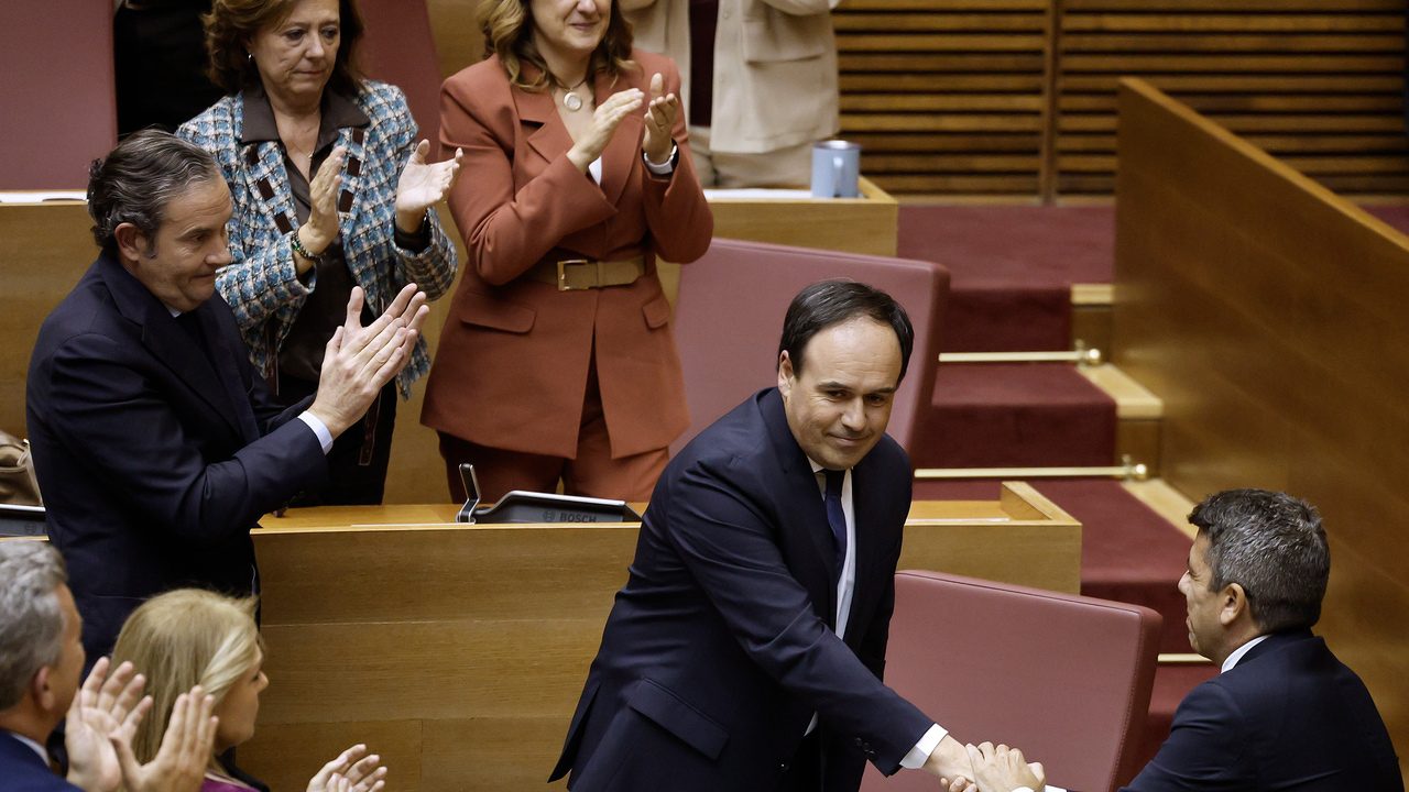 Vox celebra que Pérez Llorca haya asumido que «tenían razón» y el PSOE habla de «sumisión absoluta» del PP