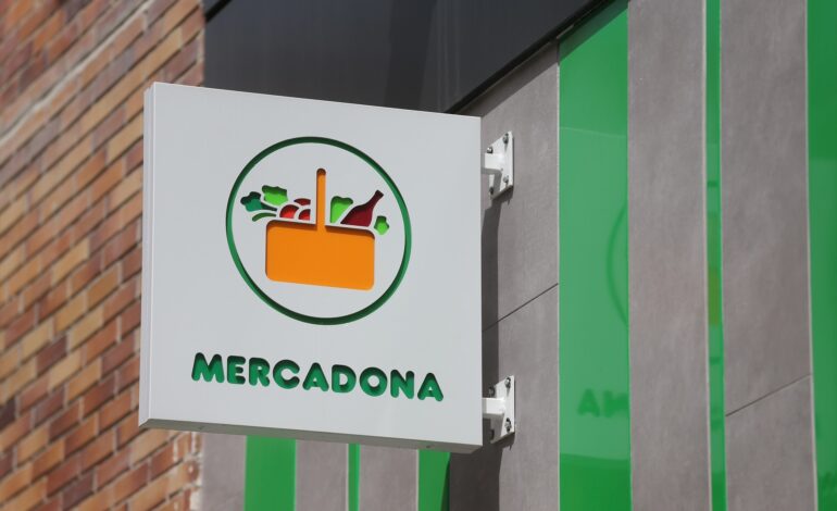 Mercadona busca cajeros en toda España y ofrece salarios de hasta 2.300 euros