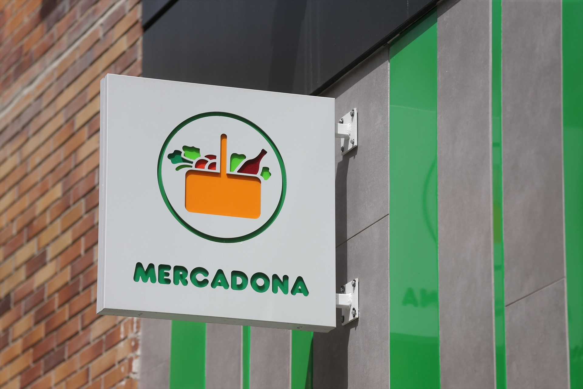 Mercadona busca cajeros en toda España y ofrece salarios de hasta 2.300 euros