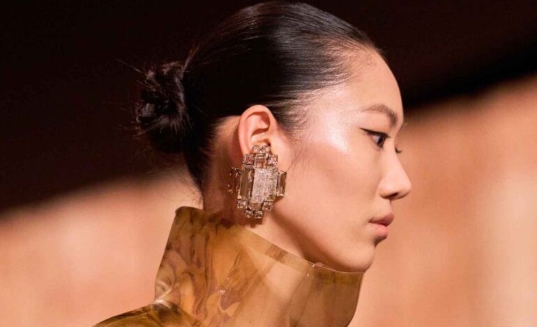 Qué es el eyeliner doble y por qué las maquilladoras hablan de él como el delineador de ojos «efecto lifting»