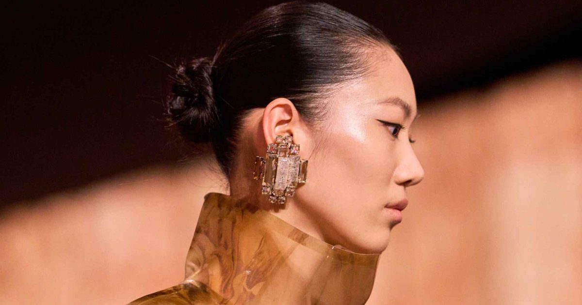 Qué es el eyeliner doble y por qué las maquilladoras hablan de él como el delineador de ojos «efecto lifting»