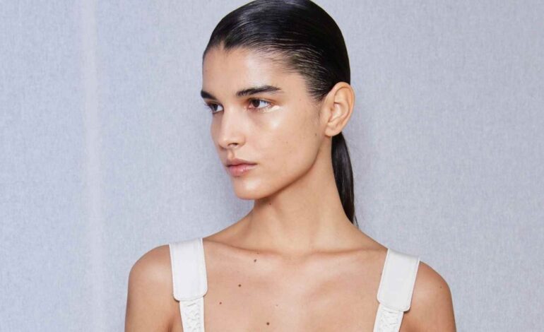 Qué son los eyeliners duocromo y por qué todas las maquilladoras recomiendan tener uno sea cual sea nuestro color de ojos