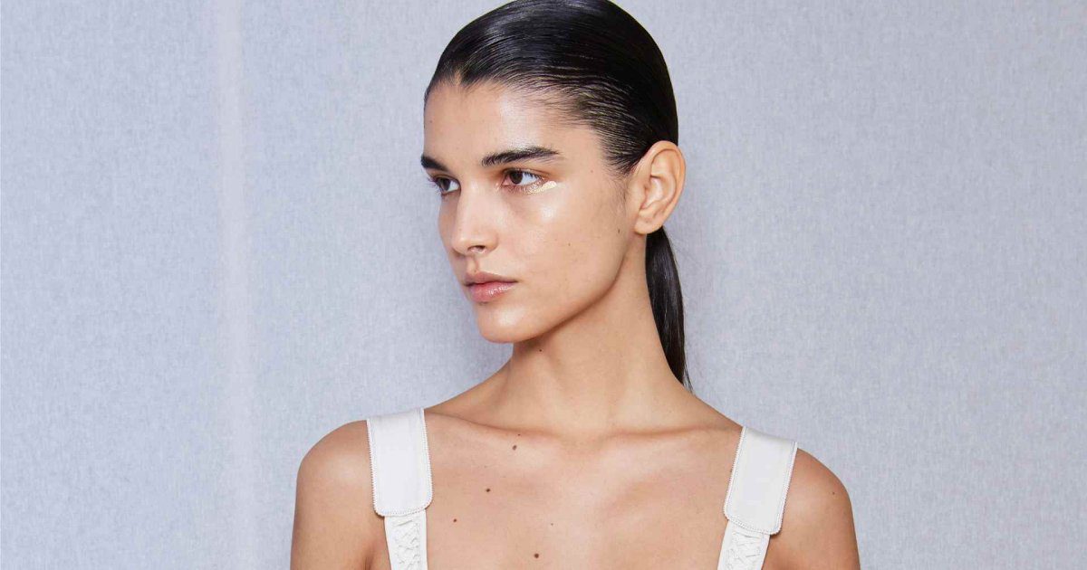 Qué son los eyeliners duocromo y por qué todas las maquilladoras recomiendan tener uno sea cual sea nuestro color de ojos