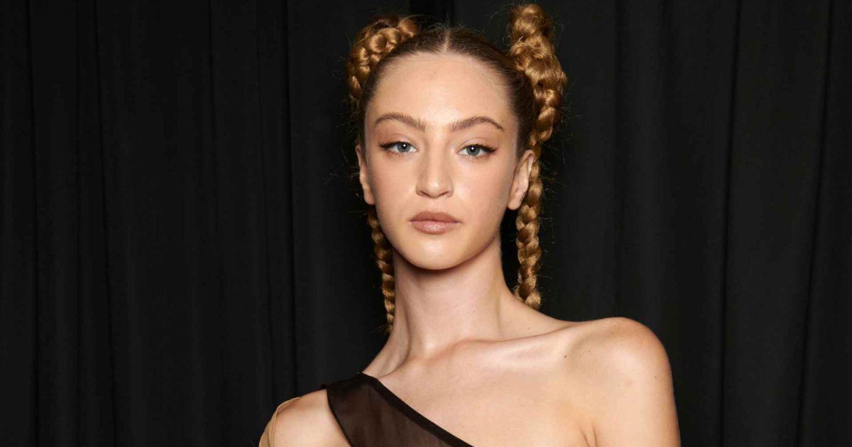 Todos los maquilladores concuerdan en que este es el tipo de eyeliner que mejor sienta a los ojos pequeños