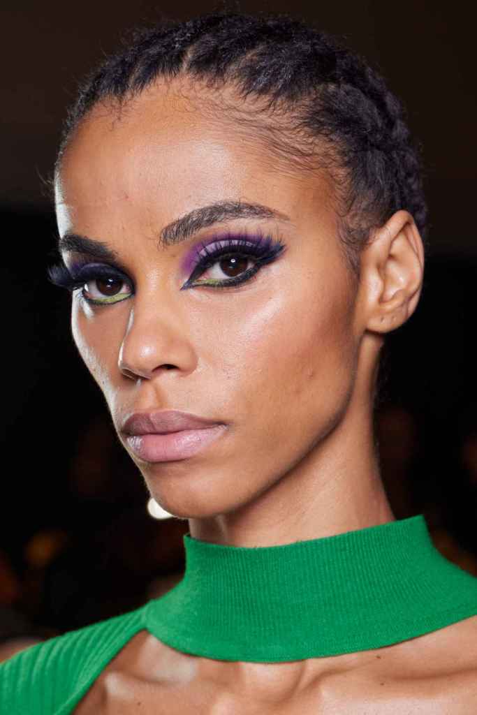 El delineador de ojos es una parte esencial de cualquier maquillaje de ojos.