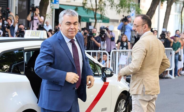 Así fueron las vacaciones del exdirigente del PSOE en Ibiza descubiertas por la UCO de la Guardia Civil