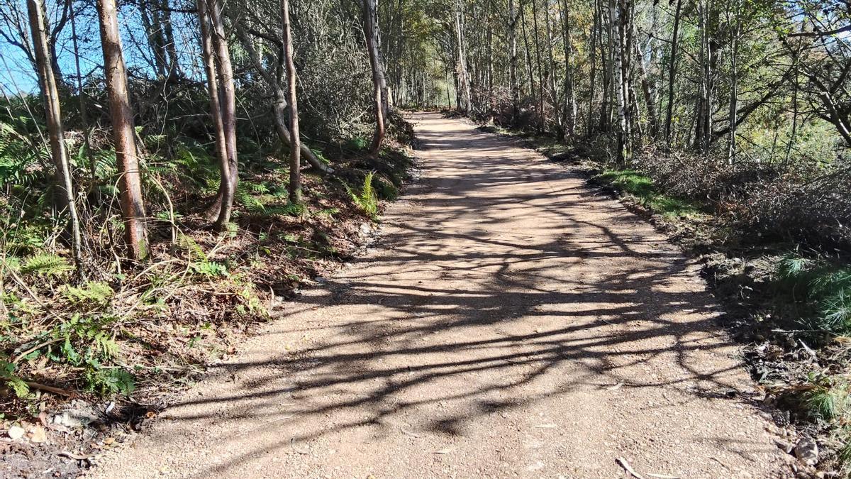 Llanes concluye la apertura del camino de Jabunte, en Vidiago