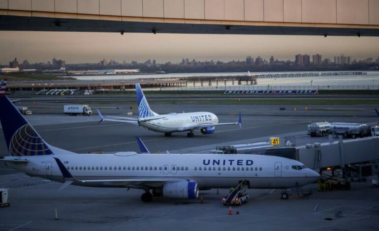 Más de 800 vuelos cancelados en EEUU en una inédita reducción del tráfico por el cierre del gobierno