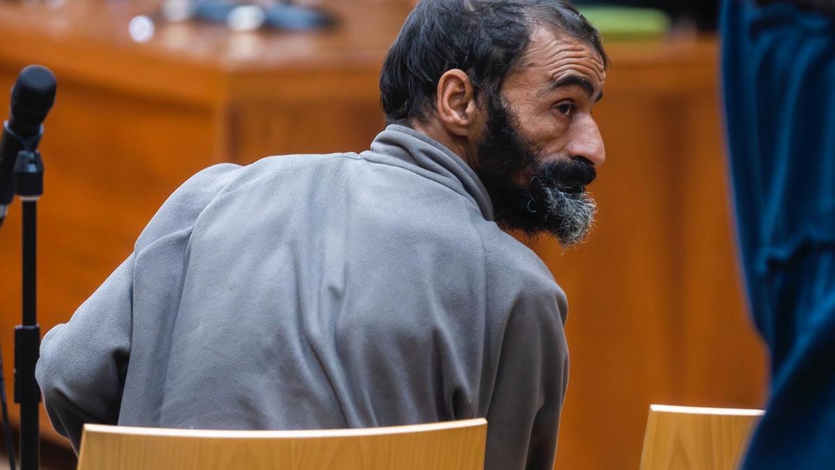 Me llevó a rastras a la chabola, me encerró, me pegó una bofetada y empezó a violarme