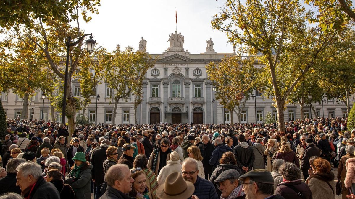 PROTESTA FISCAL GENERAL | Centenares de personas se manifiestan frente al Supremo contra la condena al fiscal general