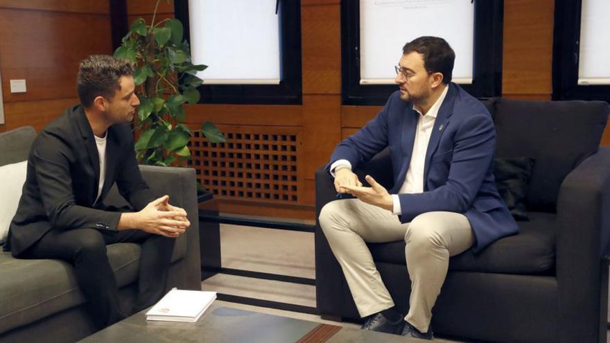 Barbón recibe al nuevo presidente de los Jóvenes Empresarios