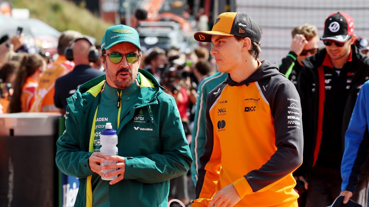Schumacher afirma que Aston Martin ‘coquetea’ con Piastri… ¿para suplir a Fernando Alonso?