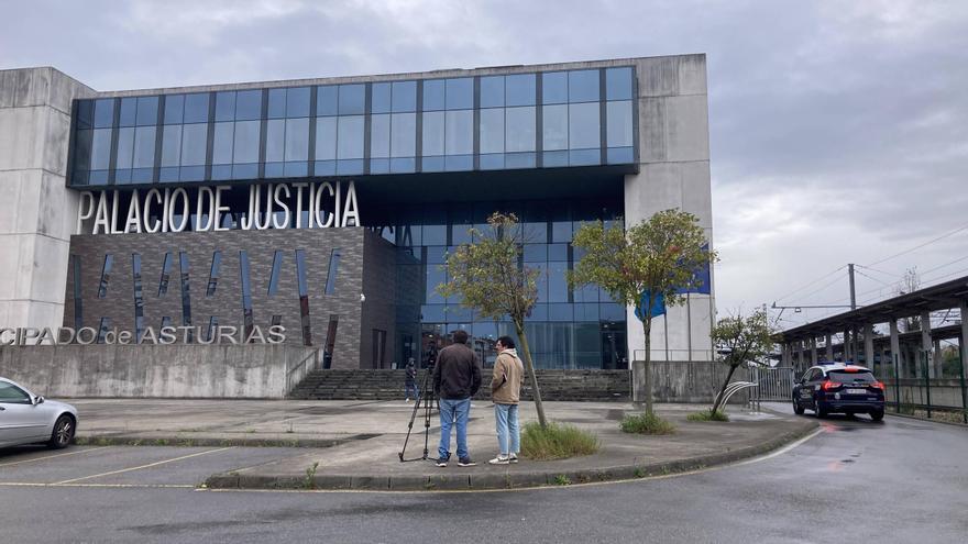 Afronta cuatro años de cárcel por besar en la boca a su casera al conocerla en Gijón