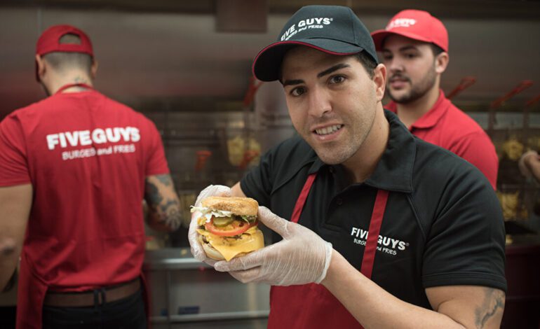 Menú halal y prohibición de la cerveza: Five Guys se lanza a por el público musulmán en Francia