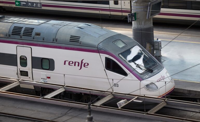 El Congreso exige a Renfe aumentar la indemnización por el retraso de 15 y 35 minutos en los AVE y larga distancia
