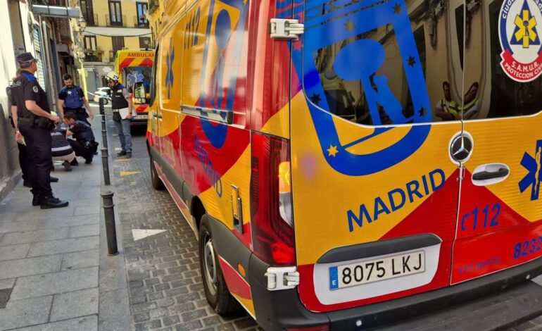 Una mujer mayor resulta herida grave tras ser atropellada en Vallecas por un coche que se dio a la fuga