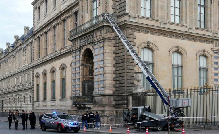 En libertad tres de los cinco detenidos el jueves por el robo del Louvre