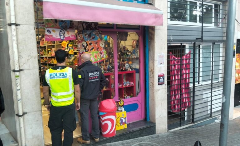 Detienen al responsable de una tienda de golosinas en Barcelona por vender cocaína en el interior