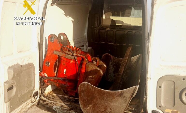 Un detenido y un investigado en Torrelavega por robos de cazos de retroexcavadoras valorados en 8.500 euros