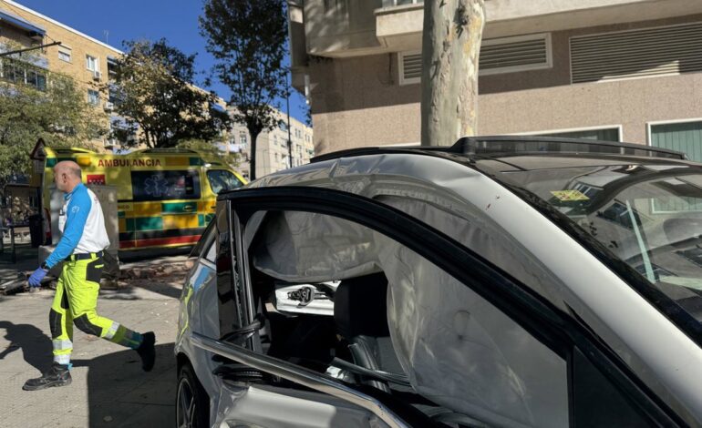 Dos heridos al colisionar un turismo con el tranvía de Parla