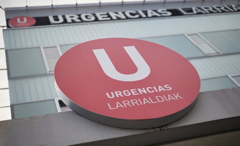 Herido al volcar un camión por el viento en Tiebas