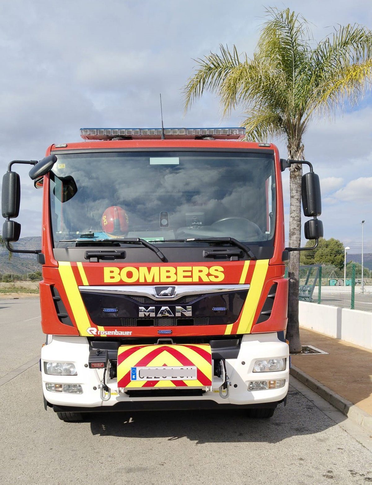 Fallece un joven tras caerle una parte de un camión en un taller de Morella (Castellón)