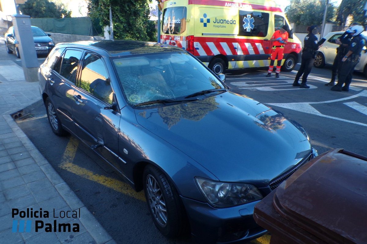 Un conductor que atropelló a una mujer en un paso de peatones en Palma alega que el sol lo deslumbró