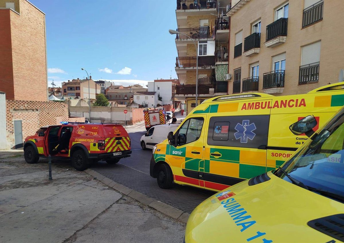 Una intoxicada por humo y un herido por quemaduras tras arder un carrito de bebé en un edificio de Fuenlabrada