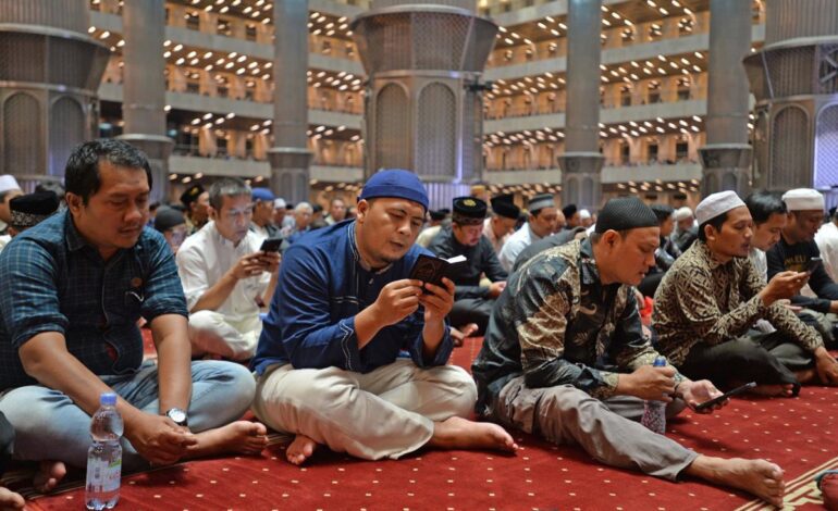 Al menos 54 heridos por una explosión en la mezquita de un centro de estudios intercultural de Yakarta (Indonesia)