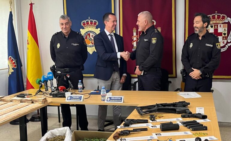 Cae una red con 18 detenidos por tráfico de armas y drogas con registros en Almería, Granada y Huelva