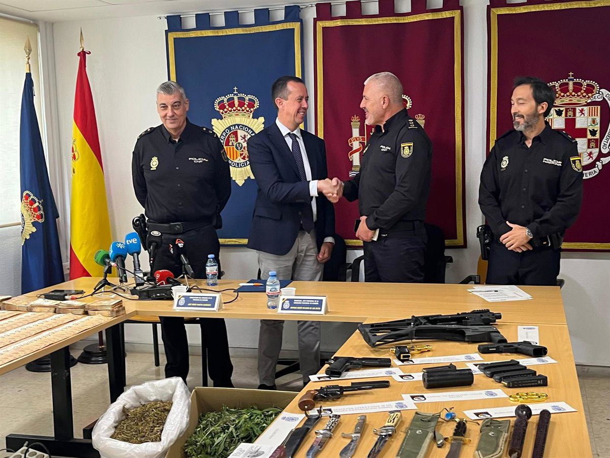 Cae una red con 18 detenidos por tráfico de armas y drogas con registros en Almería, Granada y Huelva