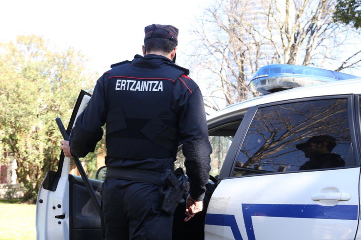 Detenido un arrendatario de 52 años acusado de agredir sexualmente a su inquilino, un joven de 21 años, en Vitoria